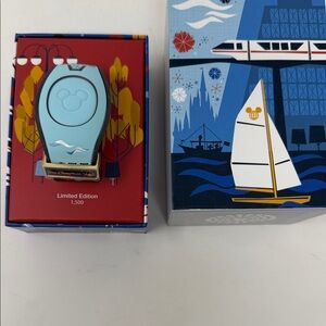 Disney White & Light Gray MagicBand NWT Limited Edition
